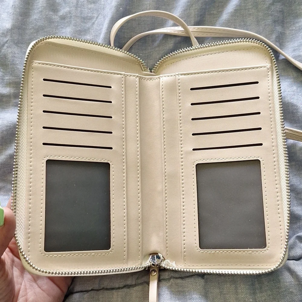 Crossbosy Purse - Picture 2 of 3